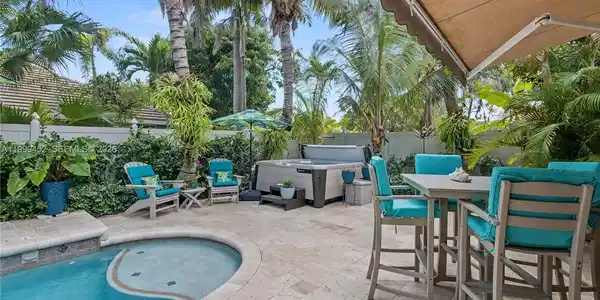 200 Blossom Ln