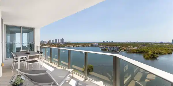 17111 Biscayne Blvd