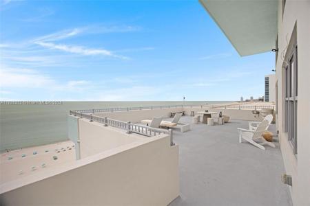 2899 Collins Ave