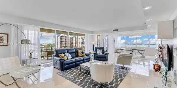 11113 Biscayne Blvd