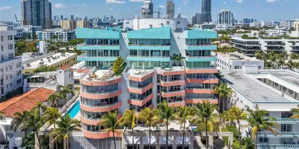 225 Collins Ave