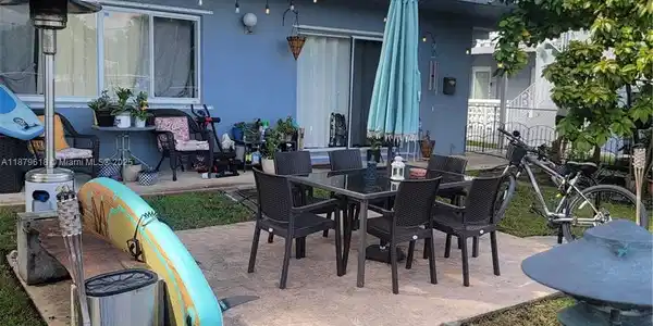 2033 Calais Dr