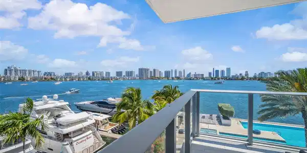 17111 Biscayne Blvd