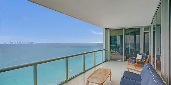 17121 Collins Ave