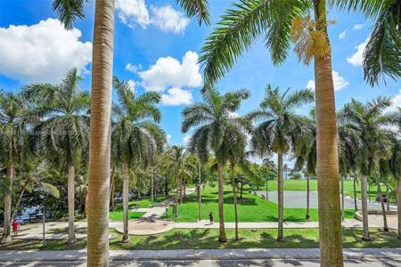 2000 N Bayshore Dr