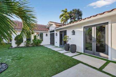 105 W Tarpon