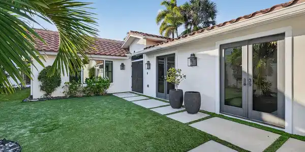 105 W Tarpon