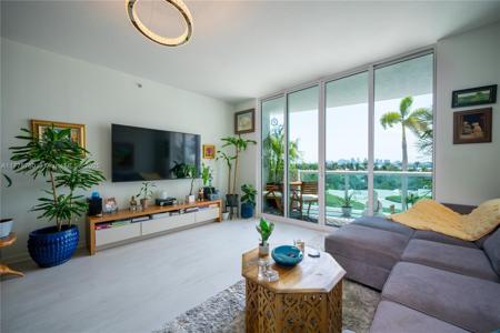 7900 Harbor Island Dr