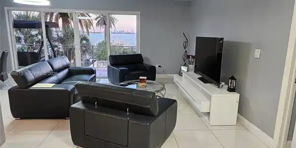 11111 Biscayne Blvd