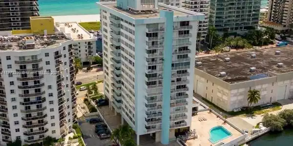 5838 Collins Ave