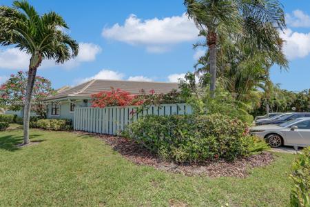 1127 E Seminole Ave