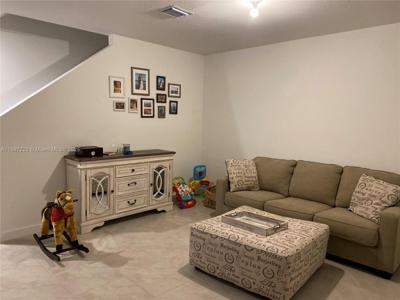 493 NE 5th Pl