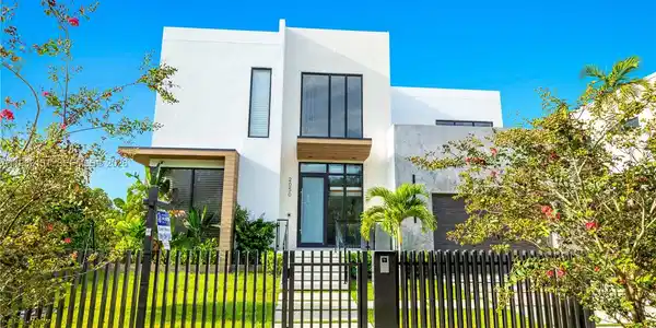 2050 S Hibiscus Dr