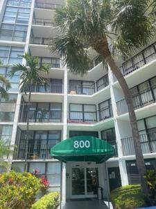 800 Parkview Dr