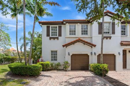 1073 NE 30th Ave