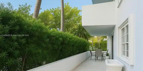 199 Ocean Lane Dr