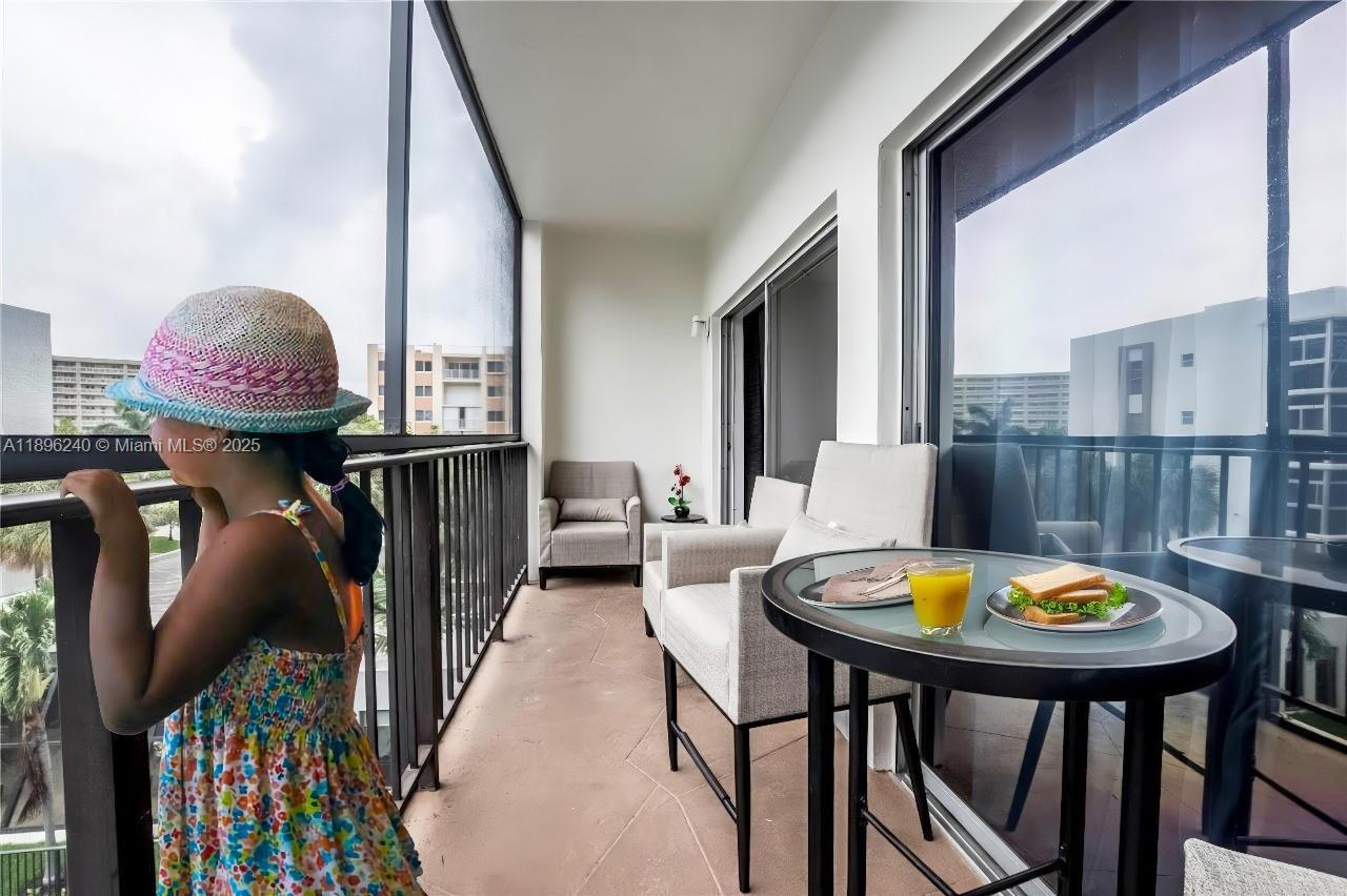 Image 2: Double size terrace