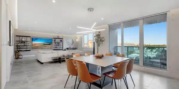 2301 Collins Ave