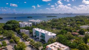 652 NE 63rd St Unit 204
