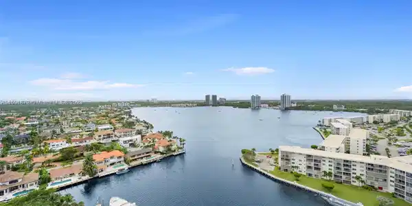 1000 W Island Blvd