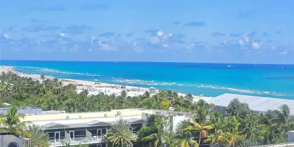 100 Lincoln Rd