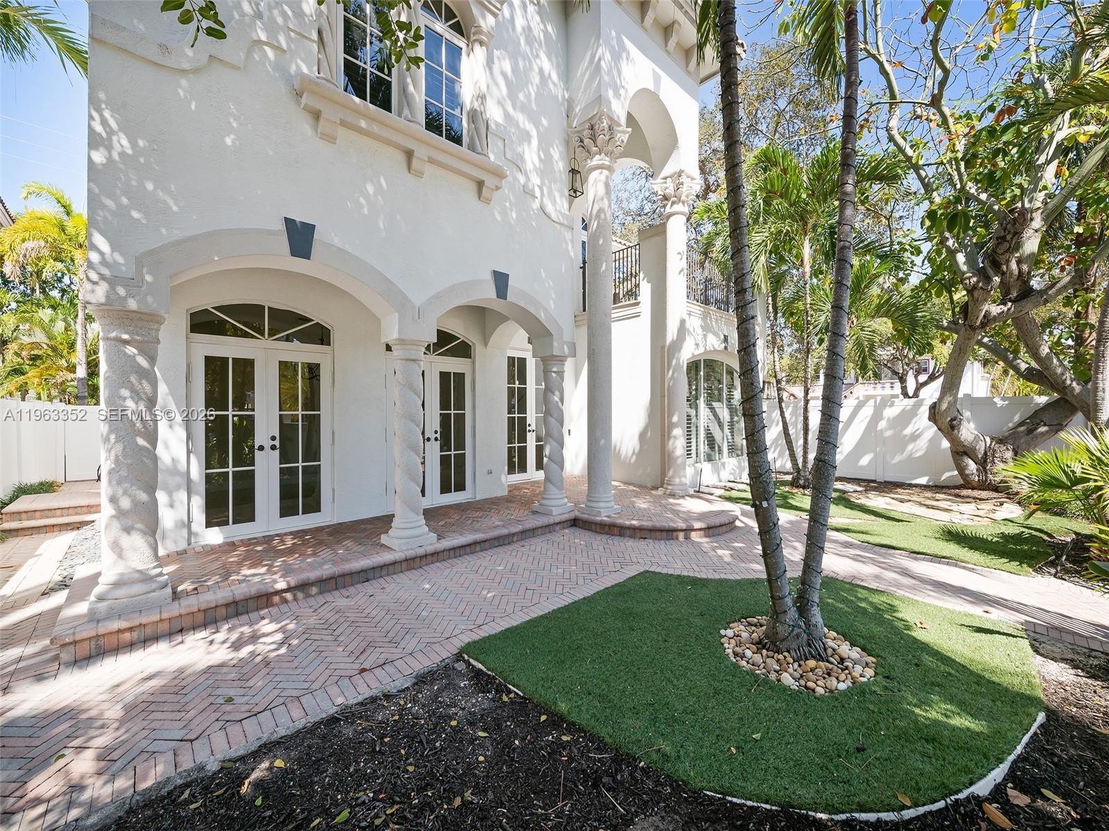 Image 3: Front Entrance