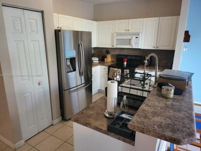 1057 NE 42nd Ave