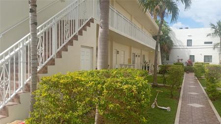 1950 Biarritz Dr