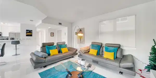 90 Alton Rd