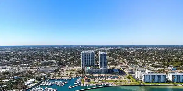 220 S Lake Shore