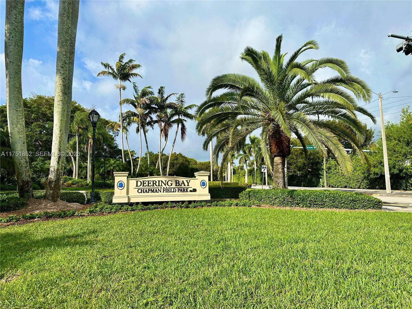 Image 1: Golf Community Entrace