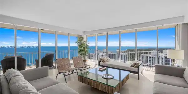 881 Ocean Dr