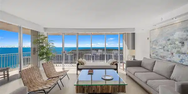 Image 3: Breathtaking water views