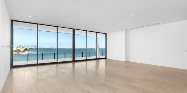 5 Grove Isle Dr