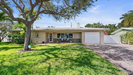 2549 NE 27th