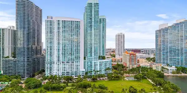1900 N Bayshore Dr