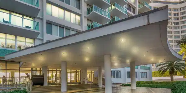 1000 West Ave