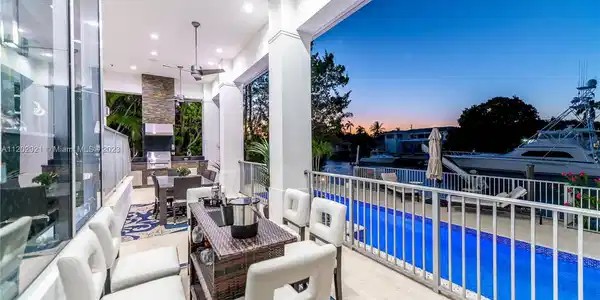 1071 San Pedro Ave