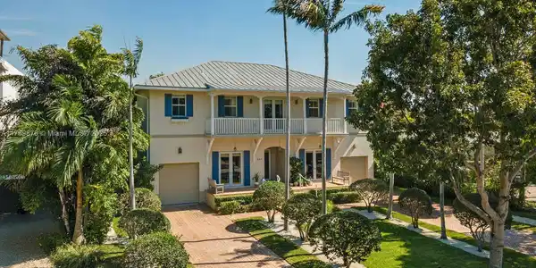 325 Harbor Dr