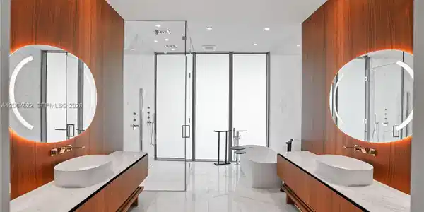 Image 3: Master Bath