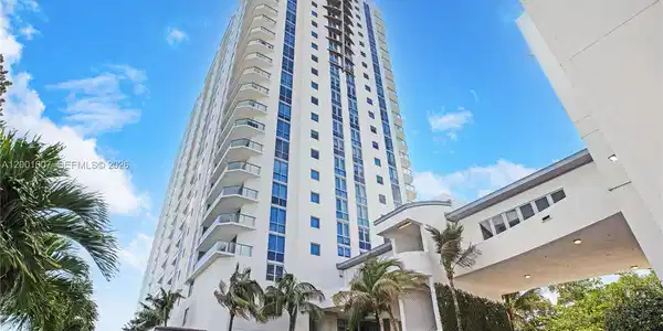 17111 Biscayne Blvd