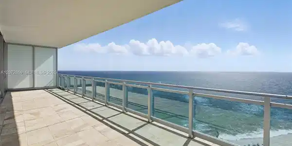 Image 4: Balcony 1 SE direct ocean view