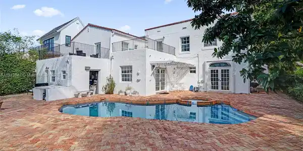 5252 La Gorce Dr
