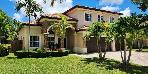 1035 NE 36th Ave