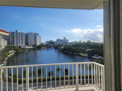 2600 Collins Ave