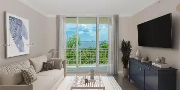 2000 N Bayshore Dr