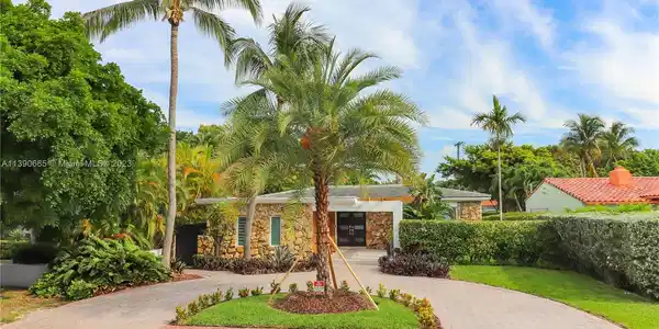 1635 Bay Dr
