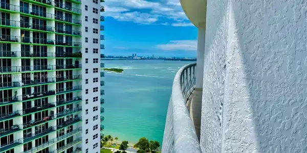 1750 N Bayshore Dr