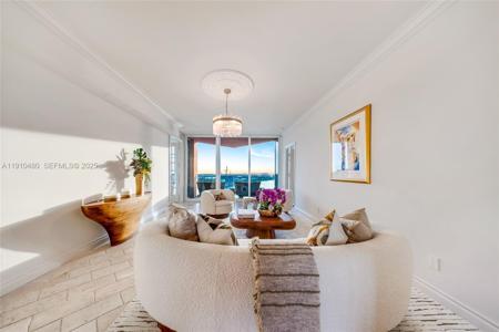 300 S Pointe Dr