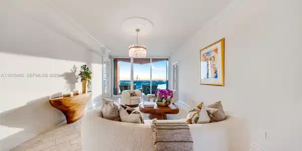 300 S Pointe Dr